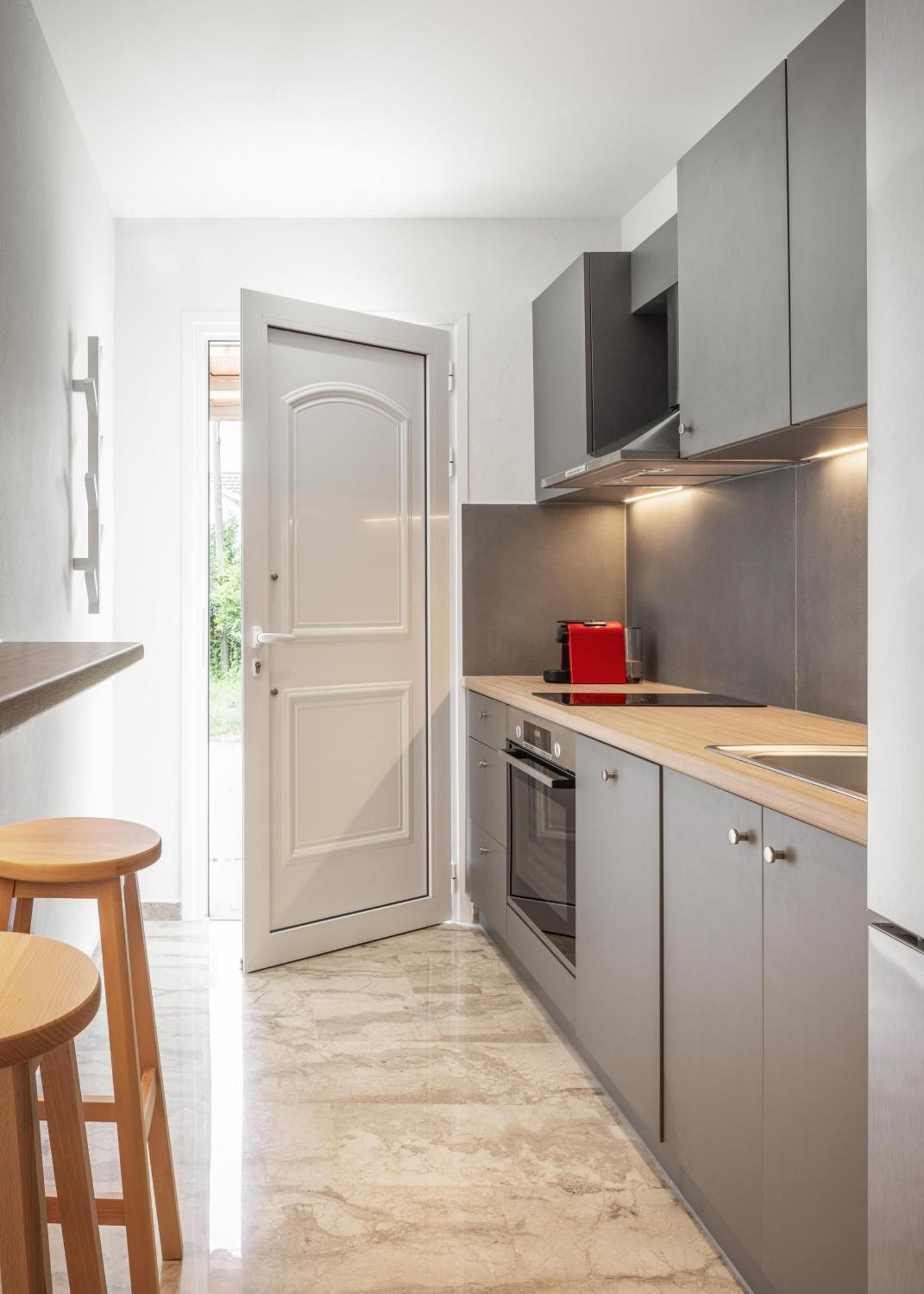 Minimalist Apartment Near The Airport And The City Center Kanálion Exterior foto