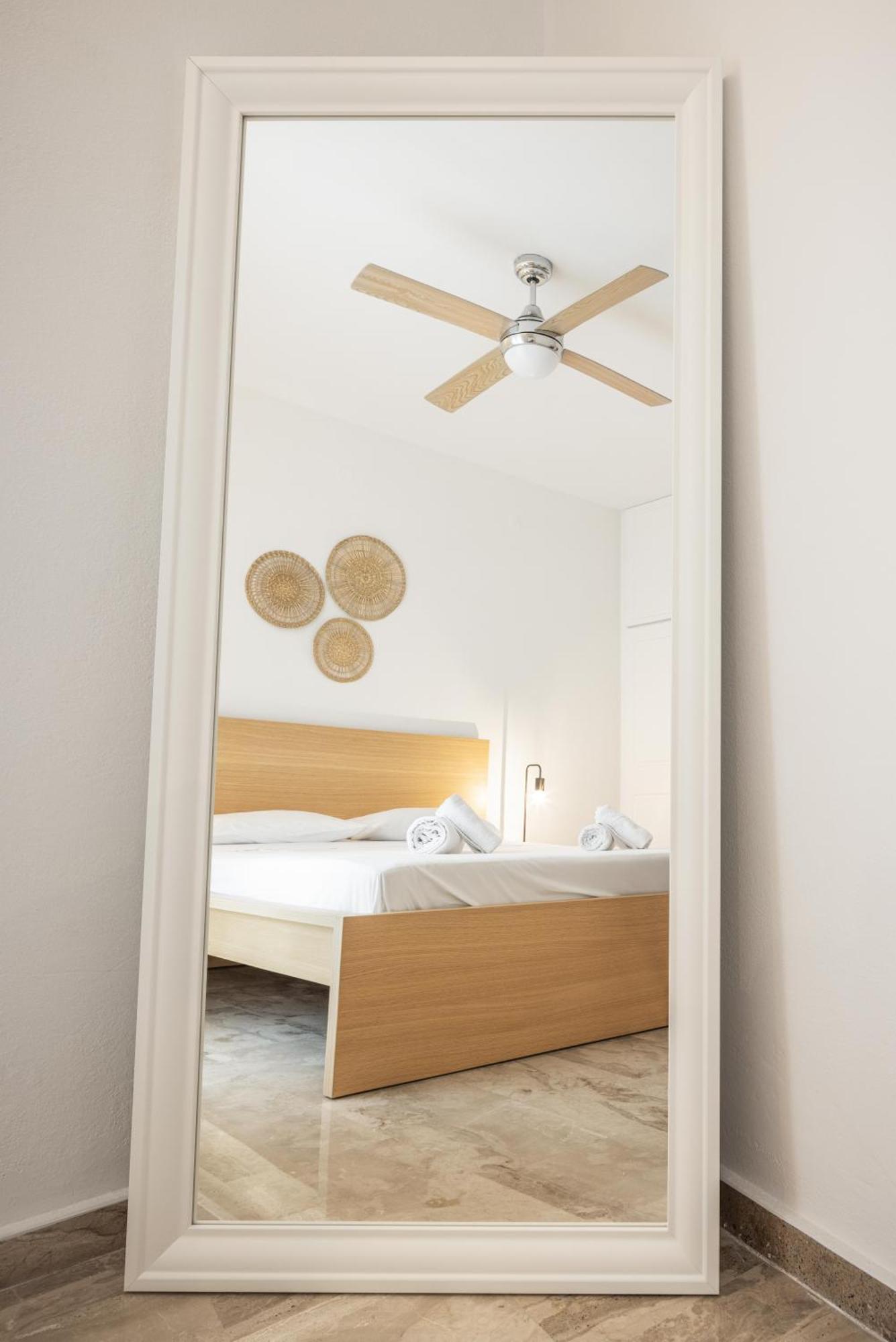 Minimalist Apartment Near The Airport And The City Center Kanálion Exterior foto